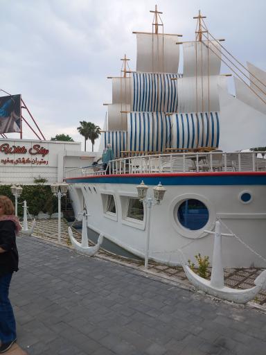 عکس کافه رستوران کشتی سفید