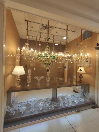 عکس فروشگاه لوستیران