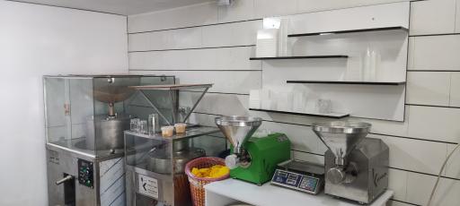 عکس فروشگاه محصولات طبیعی اکسیر