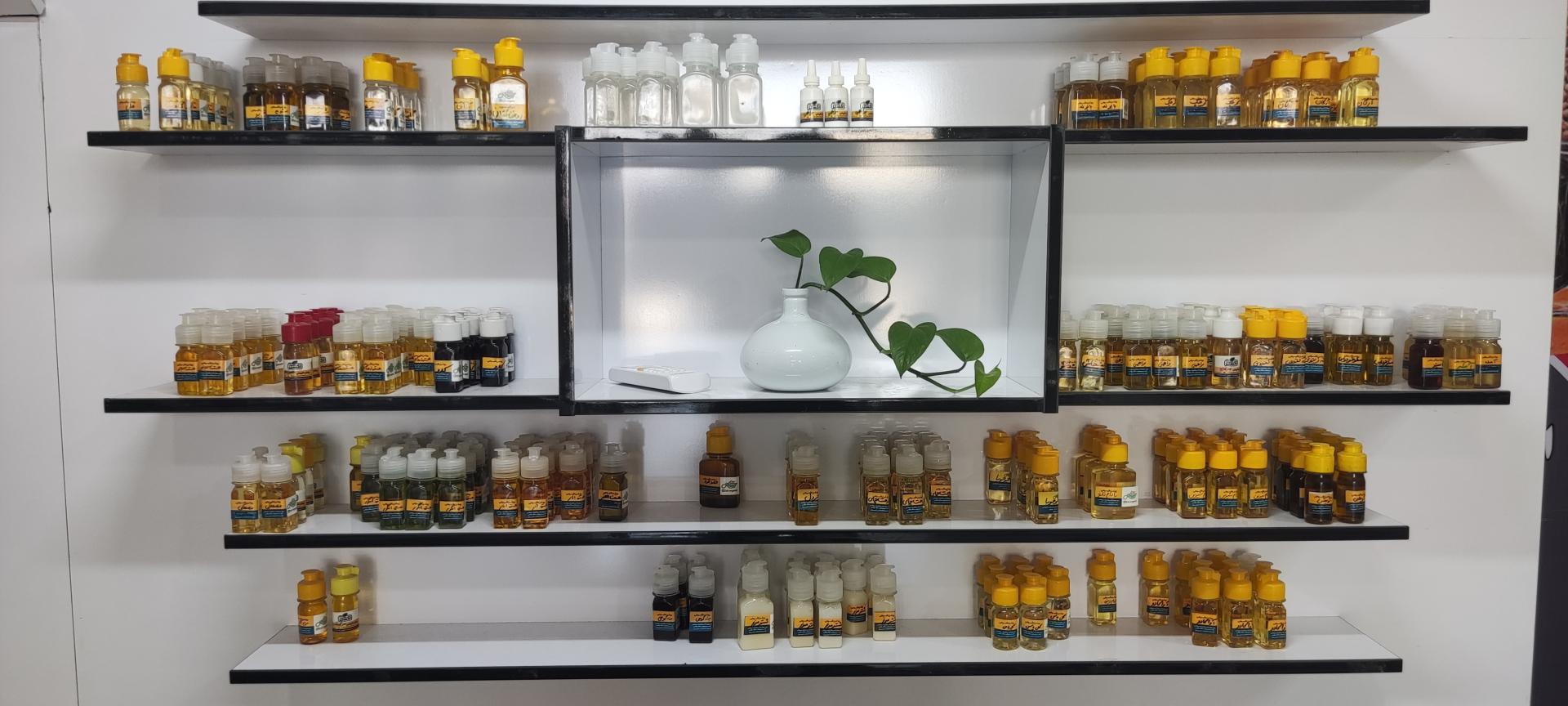 عکس فروشگاه محصولات طبیعی اکسیر