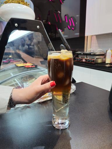 عکس کافه و شهر وافل راد