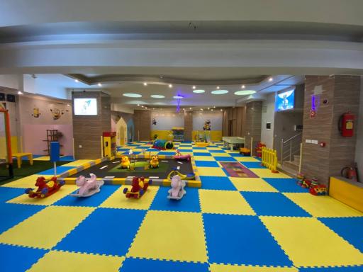 عکس خانه بازی کودک مینیون