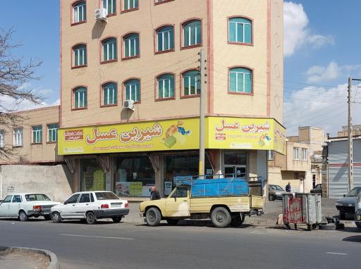 عکس فروشگاه زنجیره ای شیرین عسل شعبه انقلاب