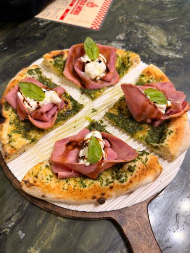 عکس کافه پیتزریا فیاما