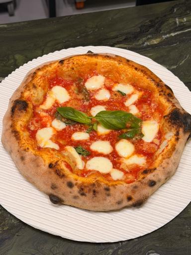 عکس کافه پیتزریا فیاما