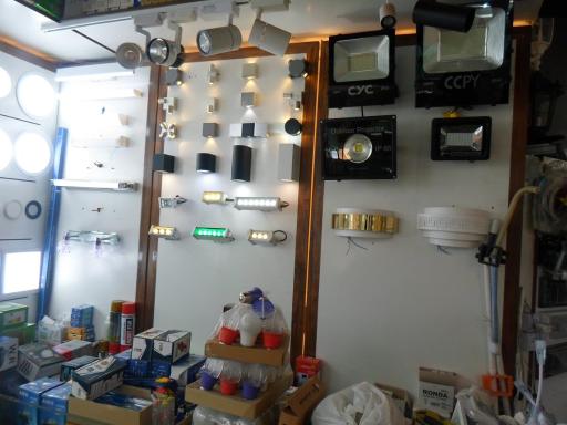 عکس پخش عمده لوازم برق نورگستران