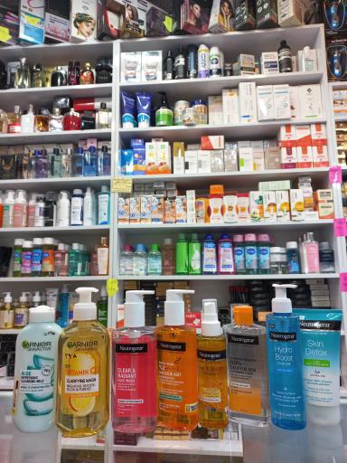 عکس فروشگاه آرایشی و بهداشتی گالری ماه من