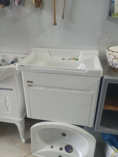 عکس لوله کشی و لوازم تاسیساتی بهدیس