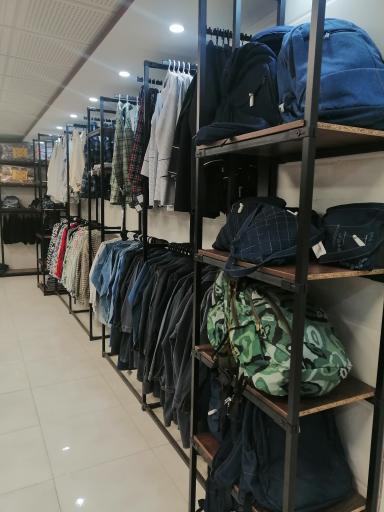 عکس پوشاک یزدباف شعبه آزادشهر 