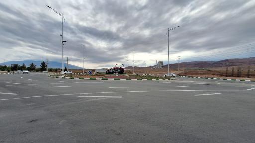 عکس میدان تراکتور