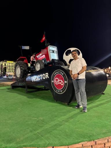 عکس میدان تراکتور