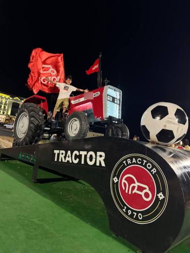 عکس میدان تراکتور