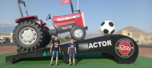 عکس میدان تراکتور