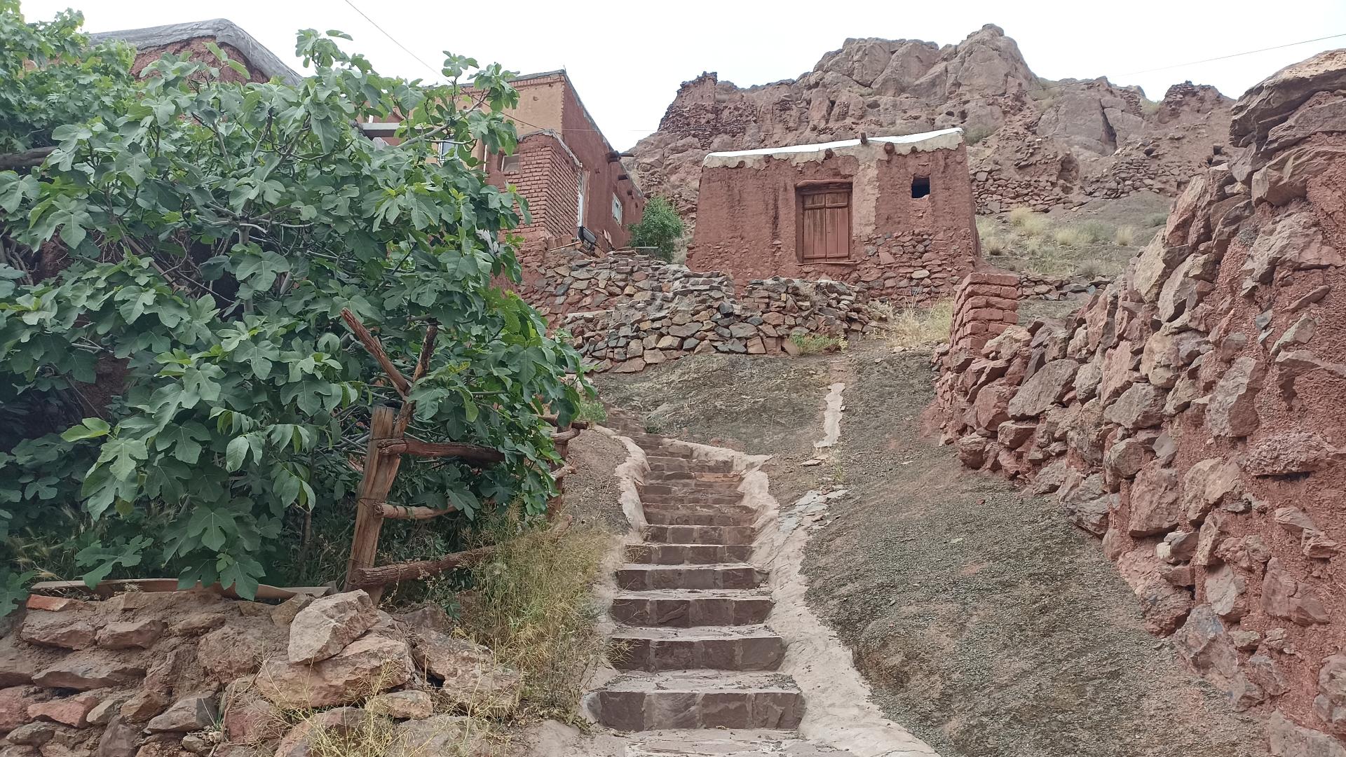 عکس قلعه پایین ده (هرده)