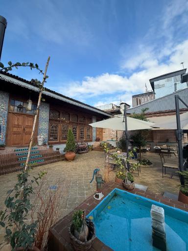 عکس عمارت همدانی 