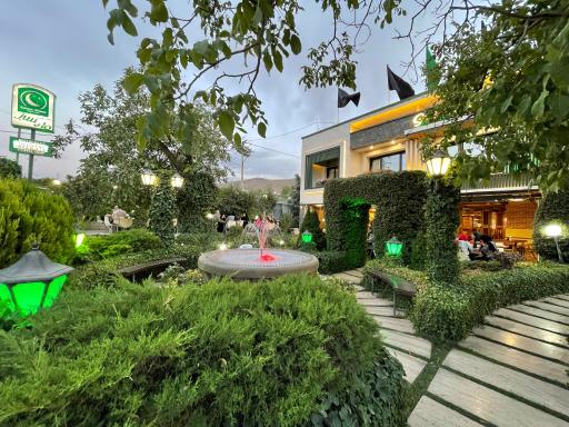 عکس کافه رستوران ماه سبز