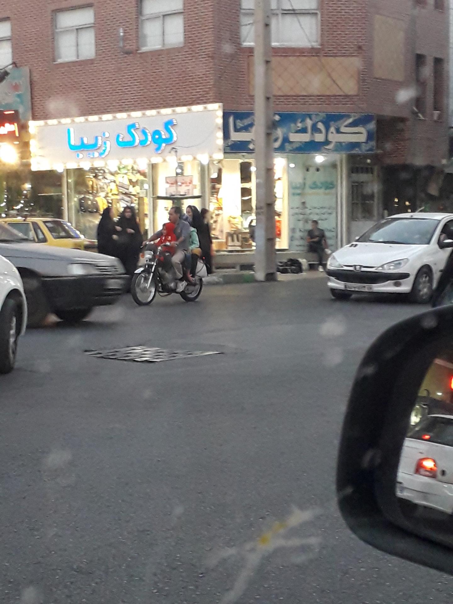 عکس فروشگاه کودک زیبا