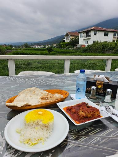 عکس رستوران جنگل شیشه ای