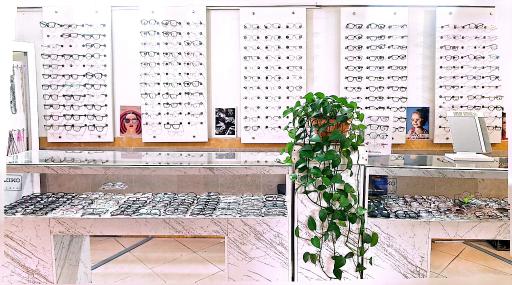 عکس بینایی سنجی و عینک زوبین