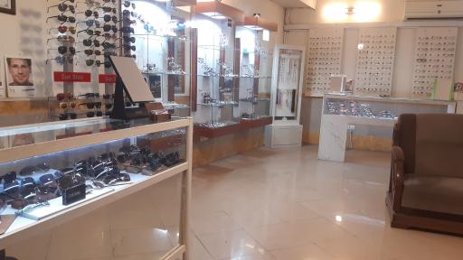 عکس بینایی سنجی و عینک زوبین