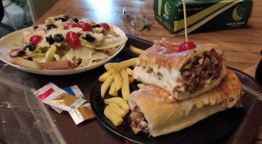 عکس کافه رستوران ماه سبز