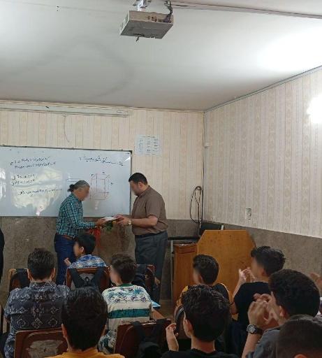 عکس دبیرستان غیر دولتی نور رضوی