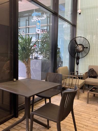 عکس کافه کتاب اردیبهشت