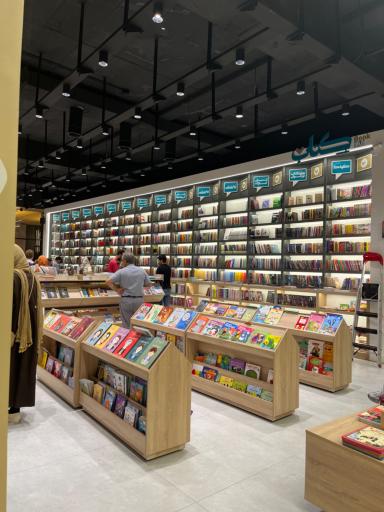 عکس کافه کتاب اردیبهشت