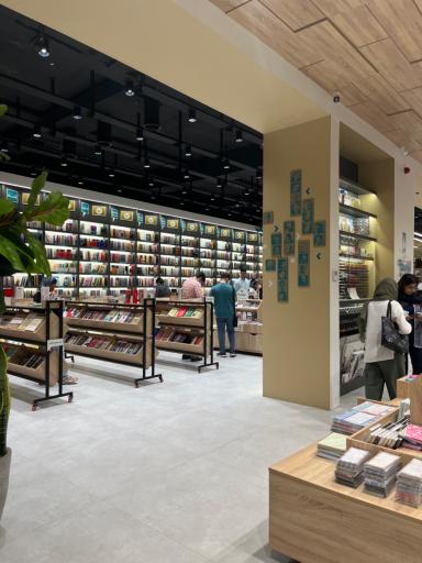 عکس کافه کتاب اردیبهشت