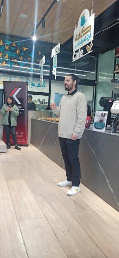 عکس کافه کتاب اردیبهشت