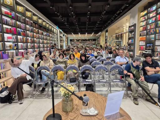 عکس کافه کتاب اردیبهشت