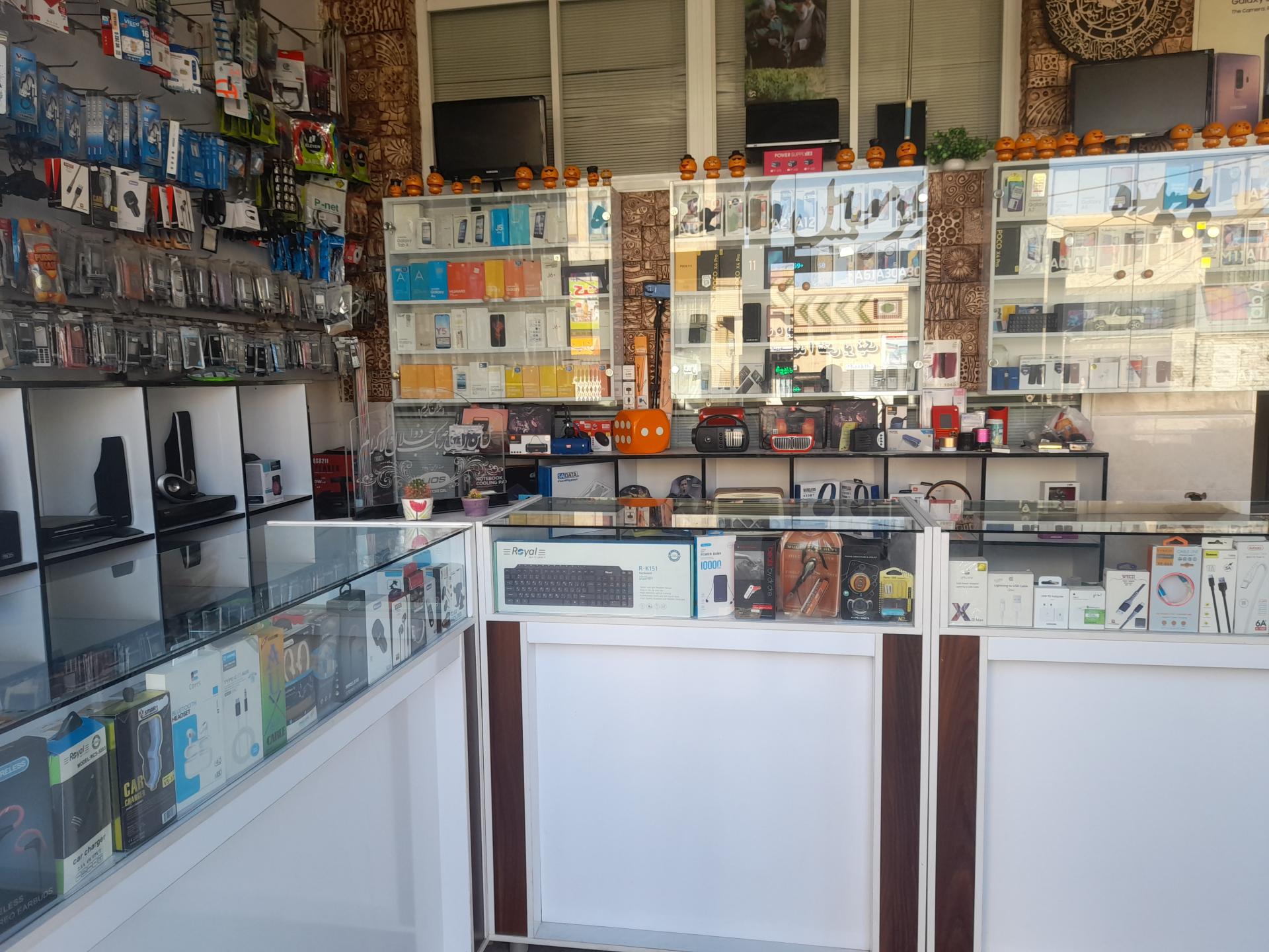 عکس مرکز موبایل پدیده