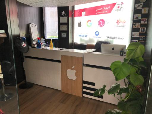 عکس اپل استور سعادت آباد