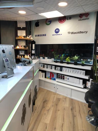 عکس اپل استور سعادت آباد