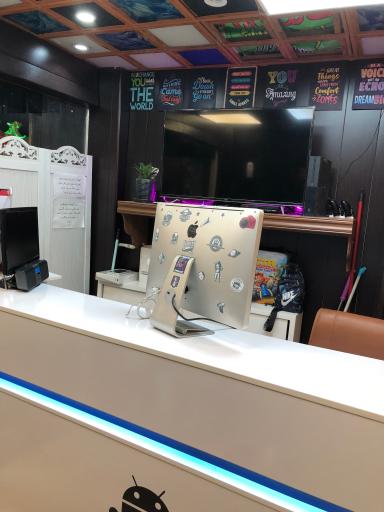 عکس اپل استور سعادت آباد