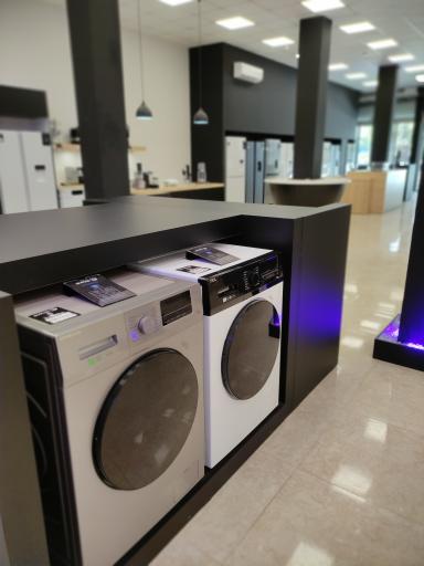 عکس فروشگاه مرکزی مادیران