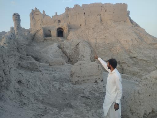 عکس قلعه بمپور