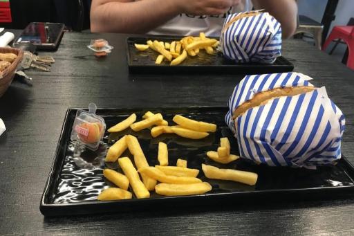 عکس برگر کلاب (شعبه شهران)