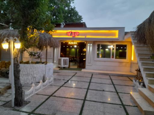 رستوران باغ بالا