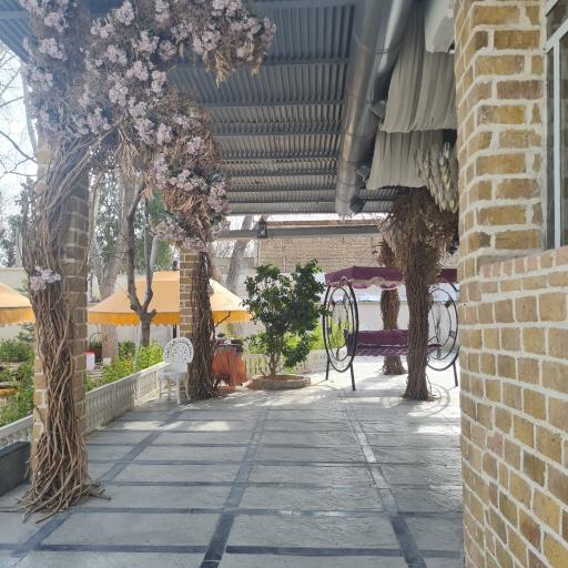 عکس باغ رستوران حسینی