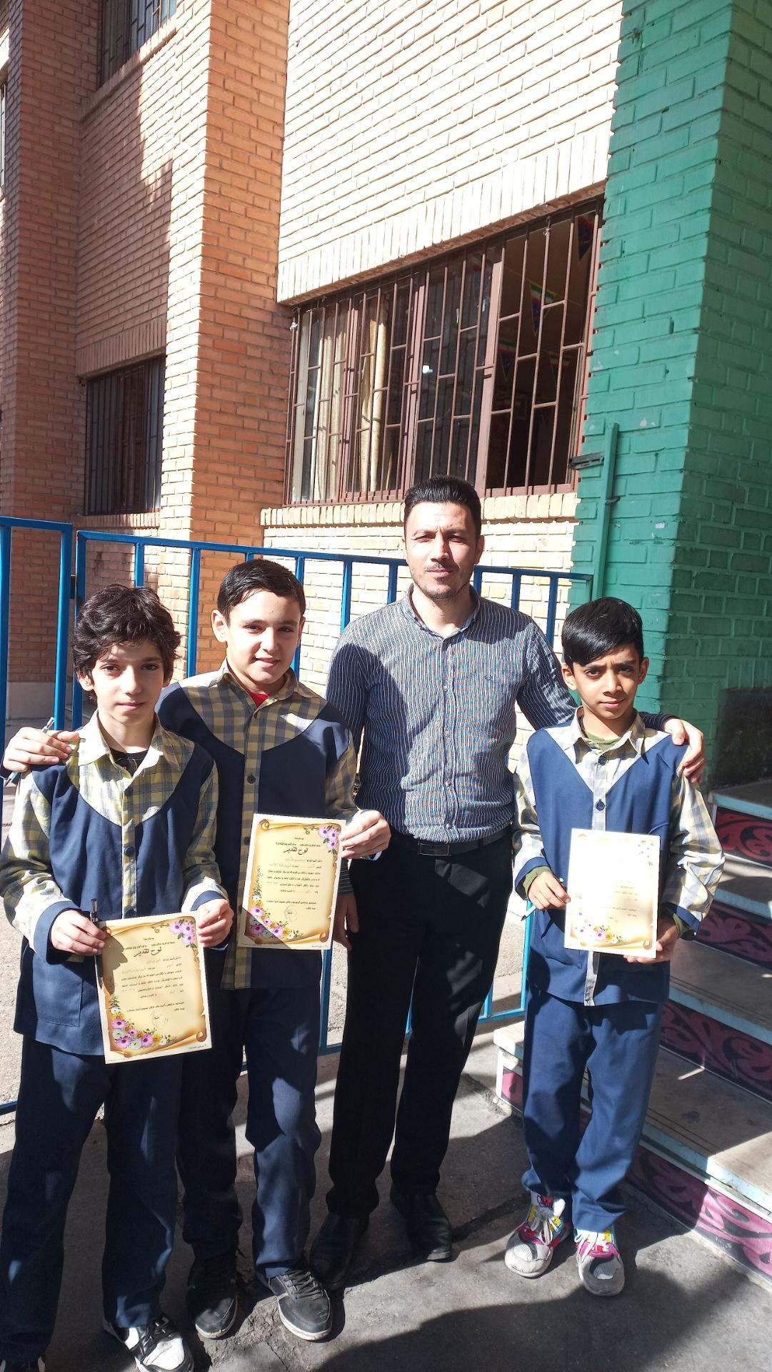 عکس دبیرستان نمونه دولتی ایت الله گلپایگانی