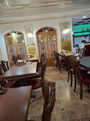 رستوران سنتی عمارت والا