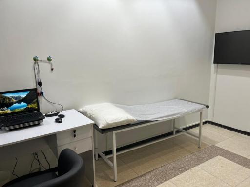 عکس شنوایی سنجی و سمعک آتیه