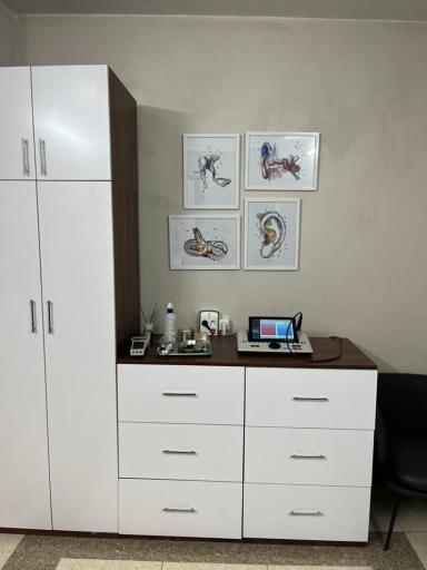 عکس شنوایی سنجی و سمعک آتیه