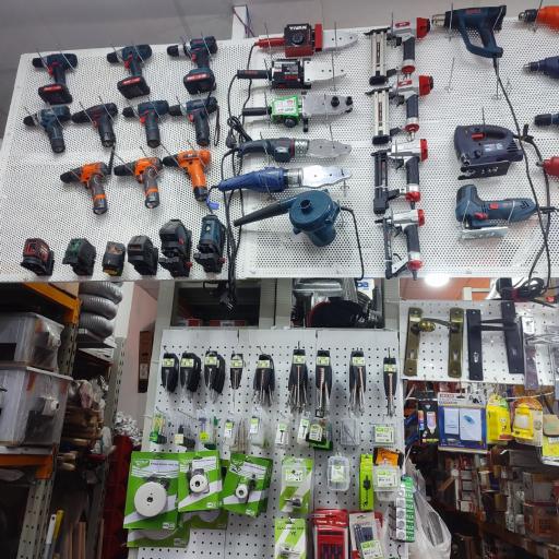 عکس رنگ و ابزار رضا