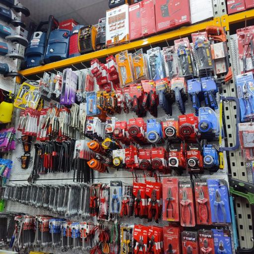 عکس رنگ و ابزار رضا