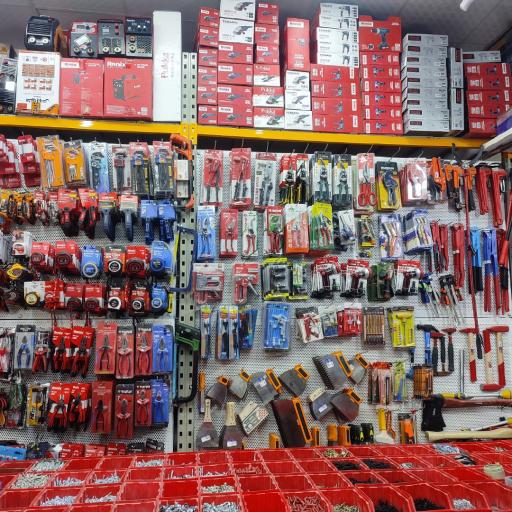 عکس رنگ و ابزار رضا