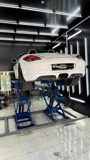 عکس کارشناسی و تشخیص رنگ خودرو پایتخت