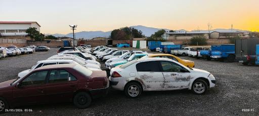 عکس پارکینگ عمومی طلاییه