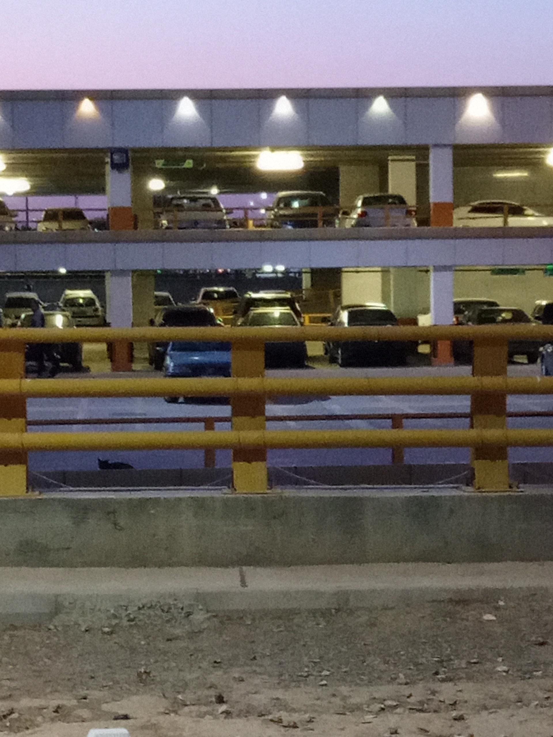 عکس پارکینگ طبقاتی فرودگاه